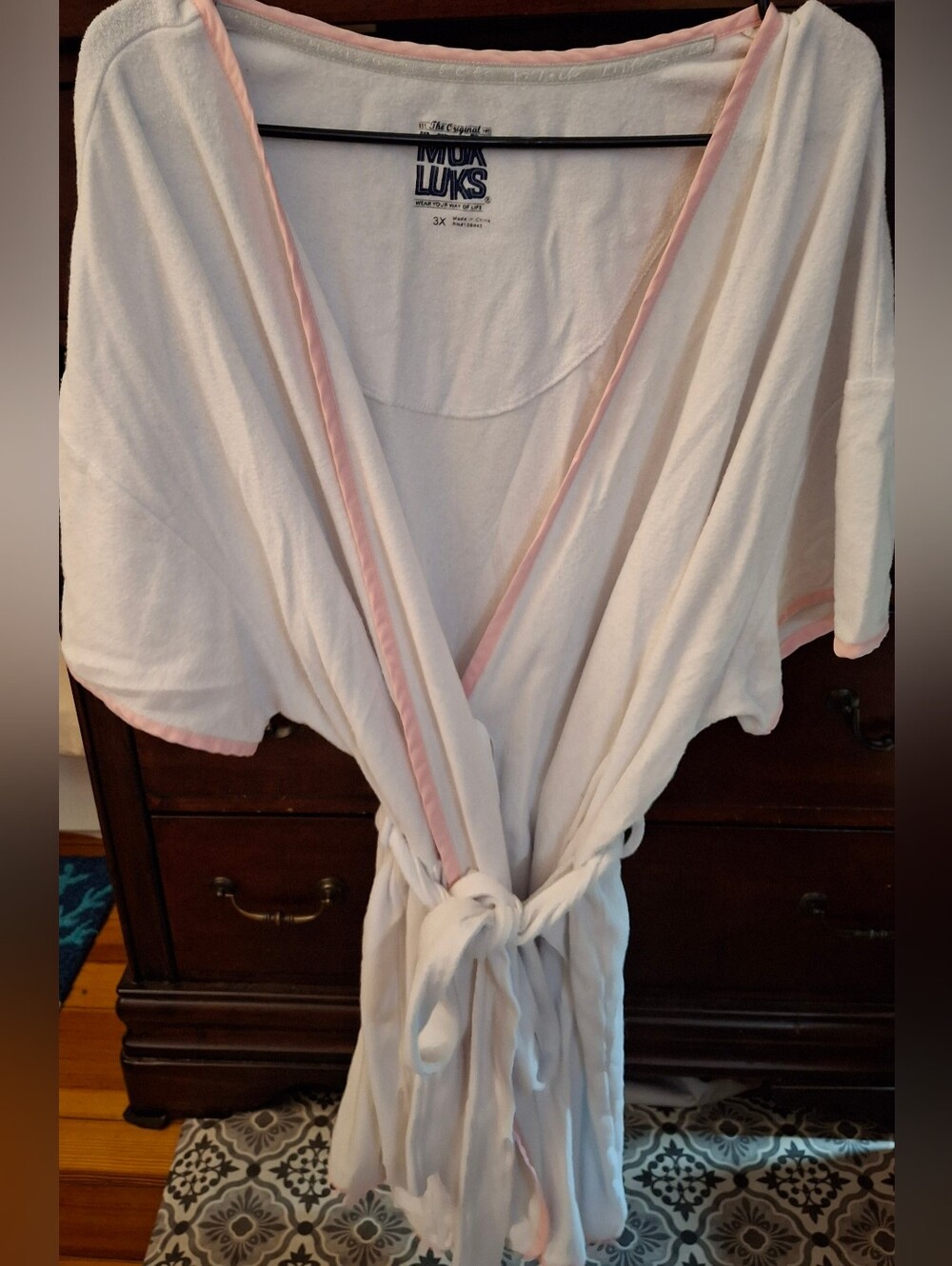 MUK LUKS Womens White Terry Robe Pink Trim Tie Belt Pockets V-Neck 3X Plus